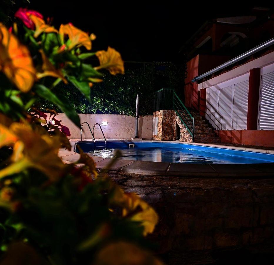 Guesthouse Dila Galovac  Bagian luar foto