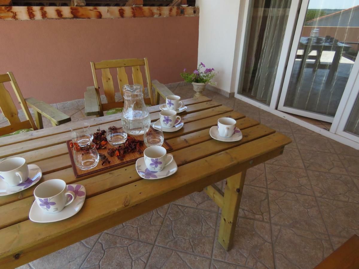 Guesthouse Dila Galovac  Bagian luar foto