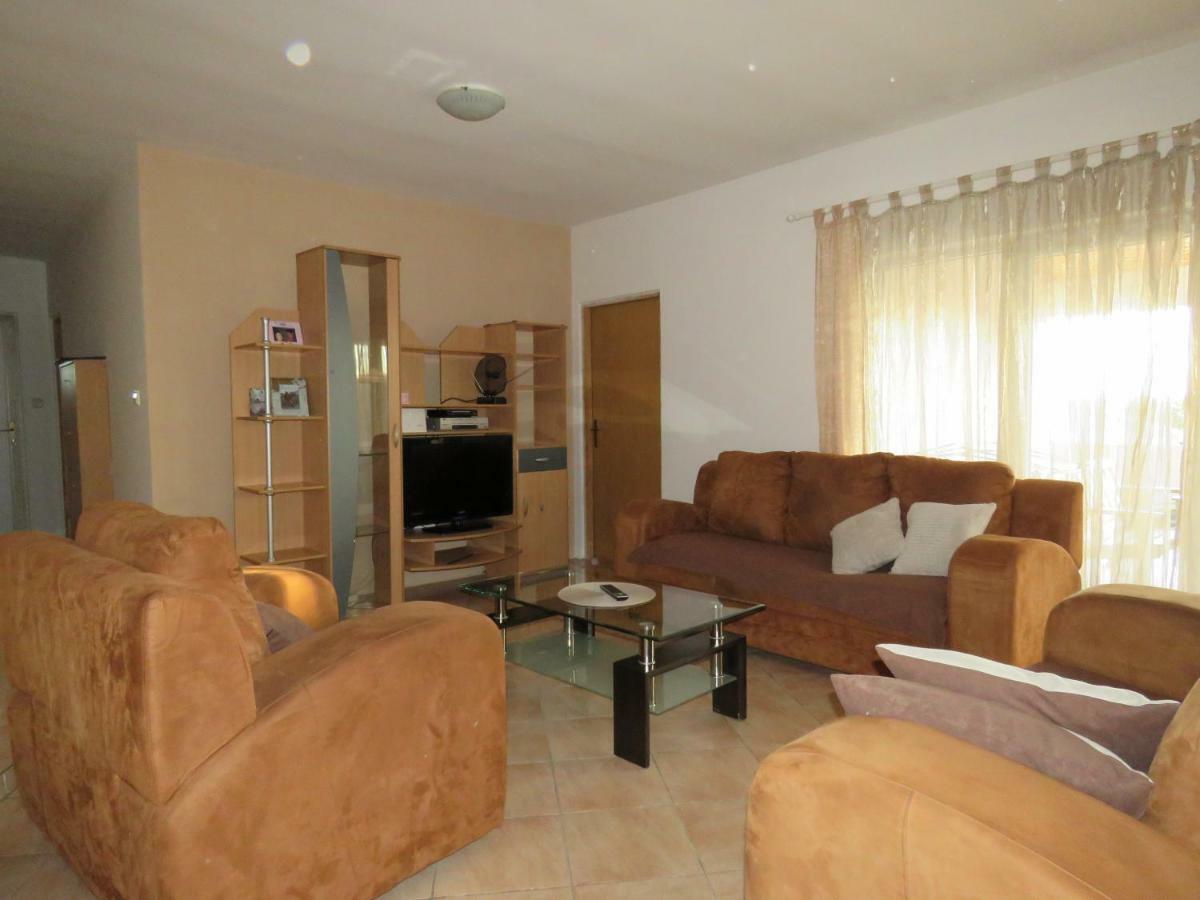 Guesthouse Dila Galovac  Bagian luar foto